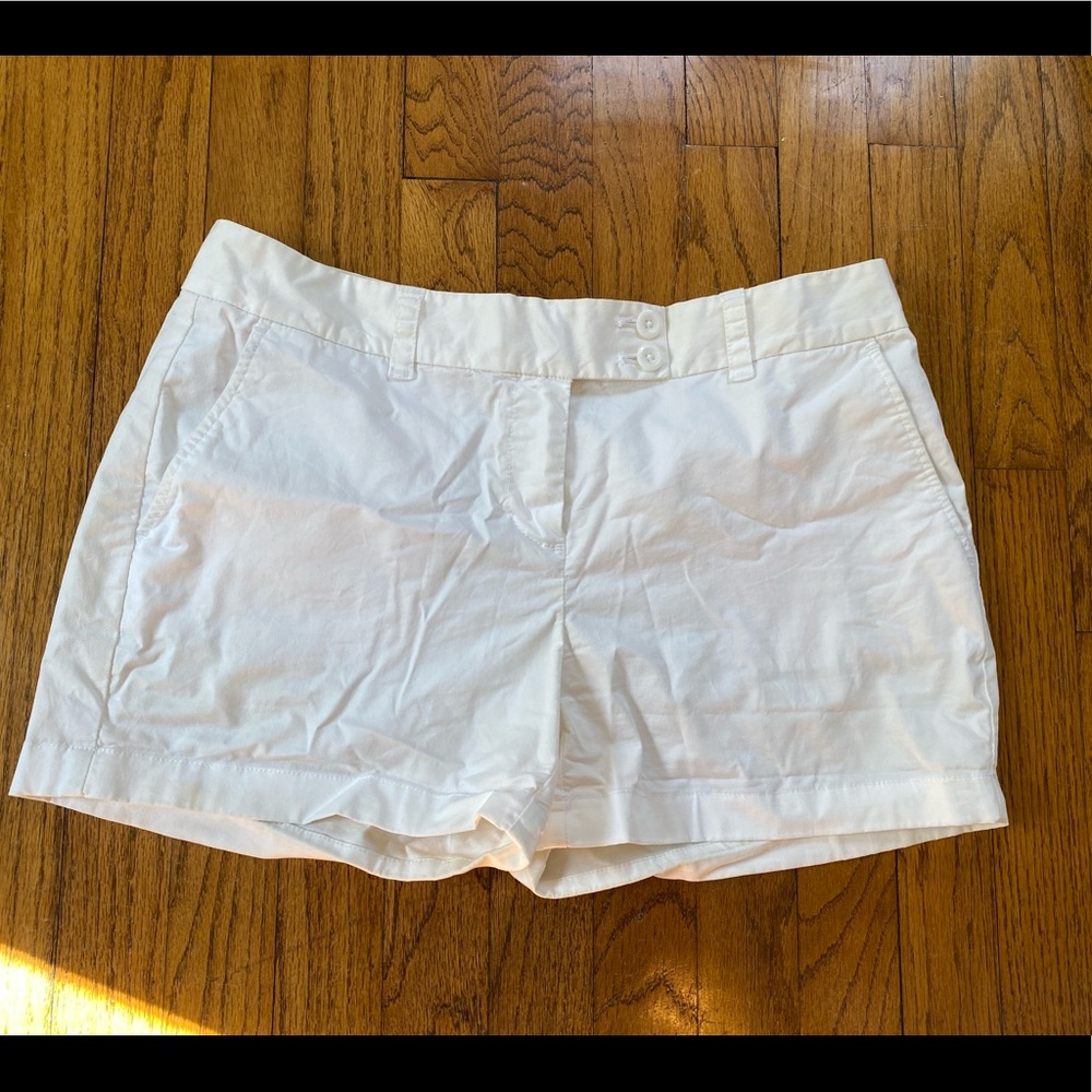 White vineyard vines shorts